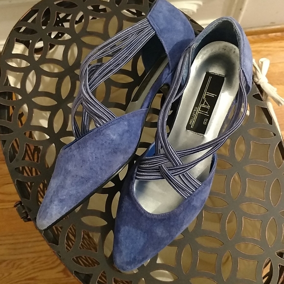 Ilani Collections Shoes - Ilani Collections vintage blue suede shoes Sz 7 🥿